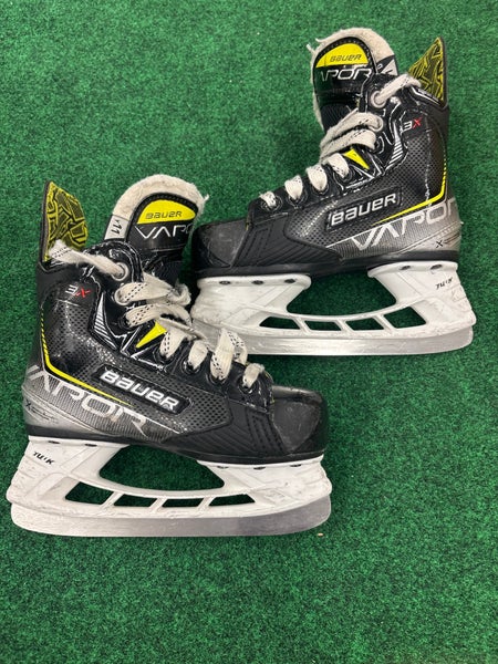 Youth Bauer Vapor 3X Hockey Skates (Regular) Size 11 (Used)