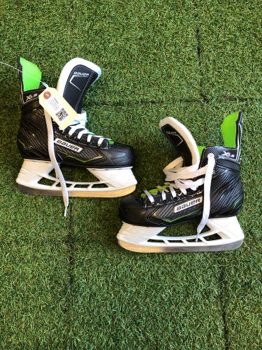 Junior Bauer XLS Hockey Skates Regular Width Size 3.0 (New)