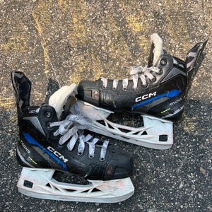 Junior CCM Tacks AS580 Hockey Skates Regular Width Size 1.5 (Used)