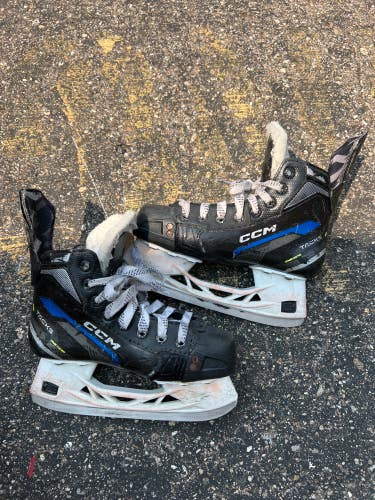 Junior CCM Tacks AS580 Hockey Skates Regular Width Size 1.5 (Used)