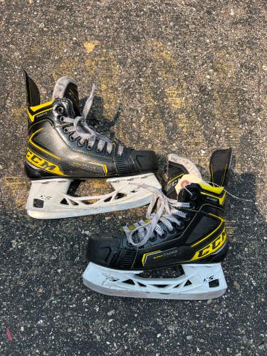 Junior CCM Super Tacks 9380 Hockey Skates | Size 3