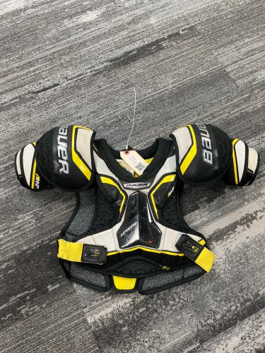 Small Junior Bauer Supreme 2S Pro Shoulder Pads (Used)