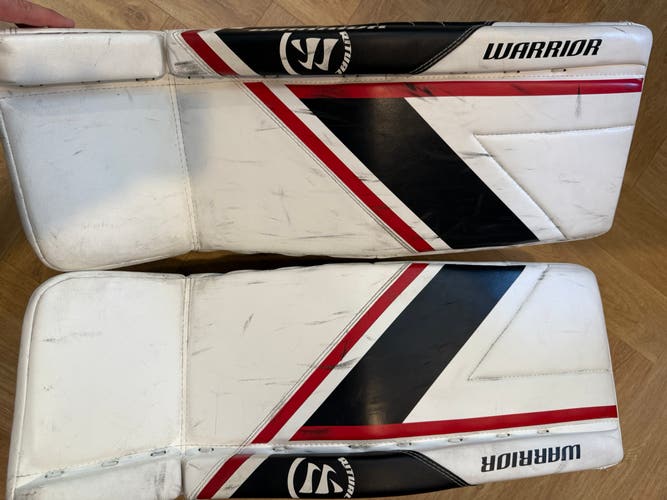 26"  2024 Warrior Ritual G6 Goalie Leg Pads Jr. (used)