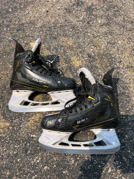 Junior Bauer Supreme M5 Pro Hockey Skates | Size 3 (Used)