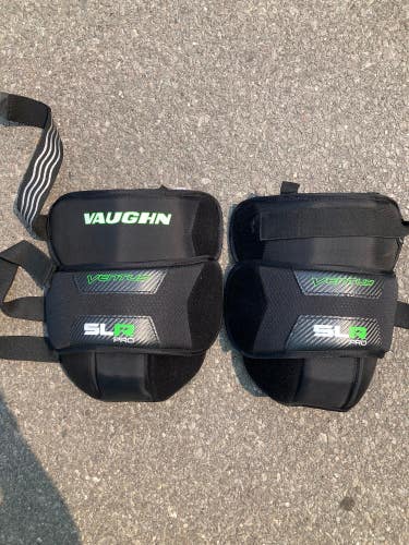 Vaughn SLR Pro Knee Goalie Pads | Size: Senior