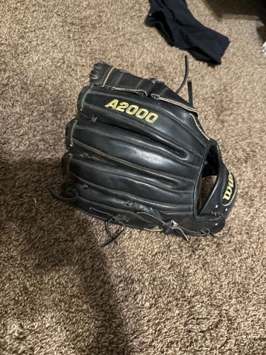 Wilson RH Infield A2000 Baseball Glove 11.75" (Used)