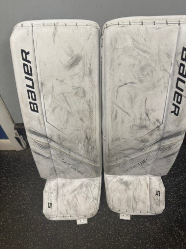 Medium  Bauer Supreme S29 Goalie Leg Pads (Used)