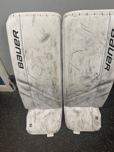 Medium  Bauer Supreme S29 Goalie Leg Pads (Used)