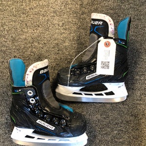 Youth Bauer XLP Hockey Skates Regular Width 9.0 (Used)