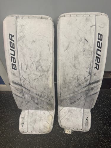 Intermediate Large Bauer Supreme S29 Goalie Leg Pads (Used)