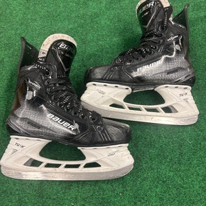 Intermediate Bauer S24 Supreme Matrix (SMU) Hockey Skates (Fit 2) Size 6 (Used)