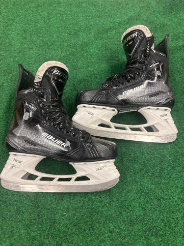 Intermediate Bauer S24 Supreme Matrix (SMU) Hockey Skates (Fit 2) Size 6 (Used)