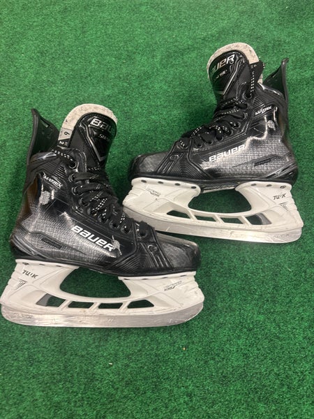 Intermediate Bauer S24 Supreme Matrix (SMU) Hockey Skates (Fit 2) Size 6 (Used)