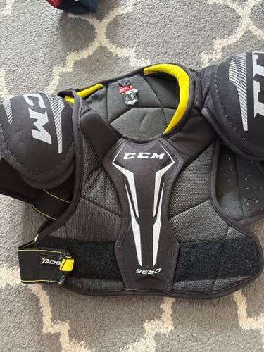 Small Junior CCM Shoulder Pads (Used)