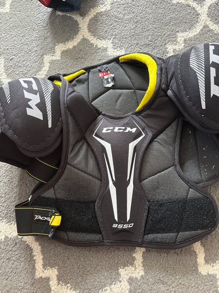 Small Junior CCM Shoulder Pads (Used)