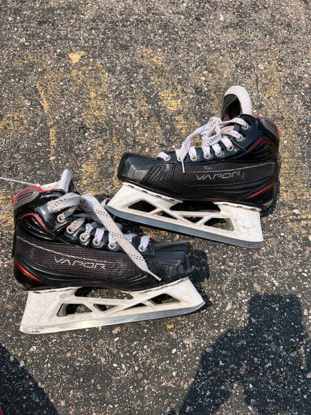 Junior Bauer Vapor X900 Hockey Goalie Skates Size 5 (Used)