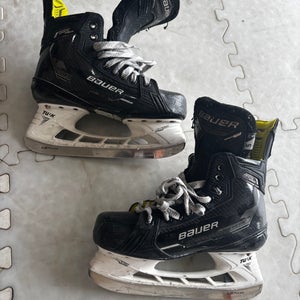 Bauer Ignite Pro+ Hockey Skates Size 5 (Used)