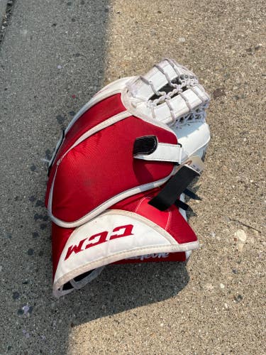 Senior CCM E4.9 Goalie Glove