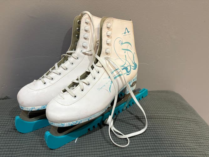 American Figure Skates B Adult 8 (Used)