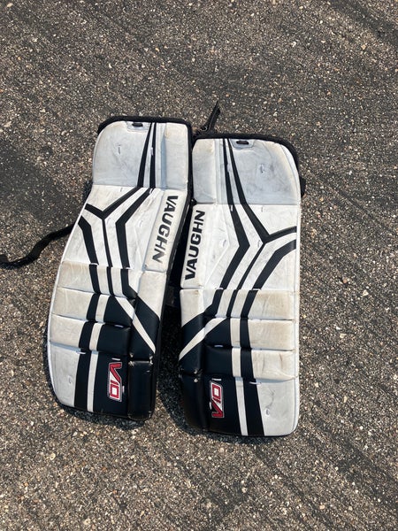 24" Youth Vaughn Velocity V10 Goalie Leg Pads (Used)
