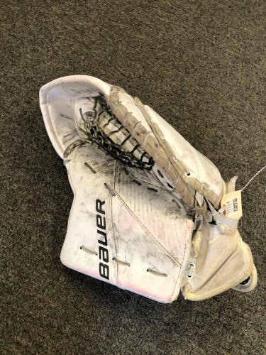 Intermediate Bauer Supreme 3S Goalie Glove Regular (Used)