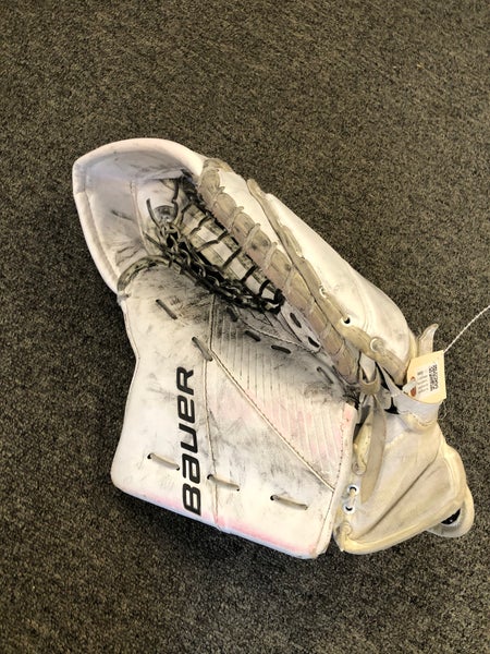 Intermediate Bauer Supreme 3S Goalie Glove Regular (Used)