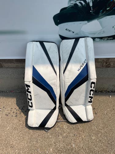 26" Youth CCM YFlex3 Goalie Leg Pads (Used)