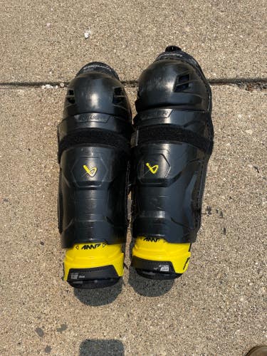 Junior Bauer Supreme M3 Shin Pads 11"