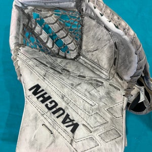 White Junior Vaughn Velocity VE8 Goalie Gloves & Blockers Regular (Used)