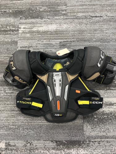 Small Senior CCM AS-V Shoulder Pads (Used)