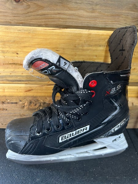 Bauer Hockey Skates Regular Width Size 4 (Used)