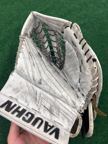 White Senior Vaughn Velocity V9 Pro Goalie Glove Regular (Used)