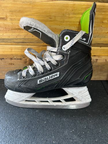 Bauer Hockey Skates Size 2 (Used)