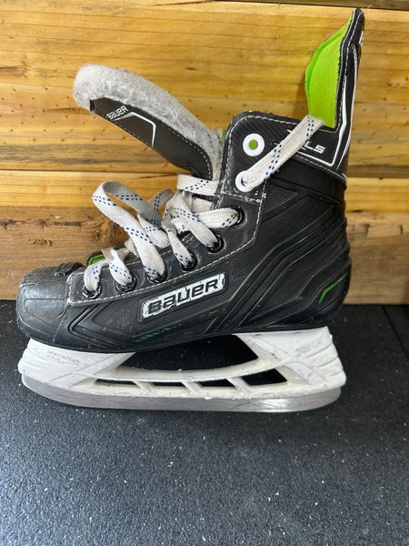 Bauer Hockey Skates Size 2 (Used)