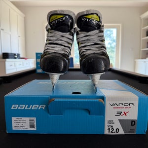 Bauer Vapor 3X Hockey Skates Regular Width Youth 12 (Used)