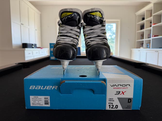 2021 Bauer Vapor 3X Hockey Skates Regular Width Youth 12 (Used)