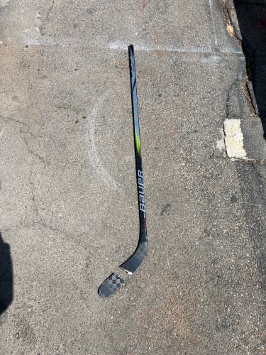 Broken Senior Bauer Vapor Hyperlite 2 Right Handed Hockey Stick P28 (Used)