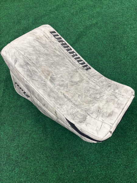 White Senior Warrior Ritual GT2 Pro Goalie Blocker Regular (Used)