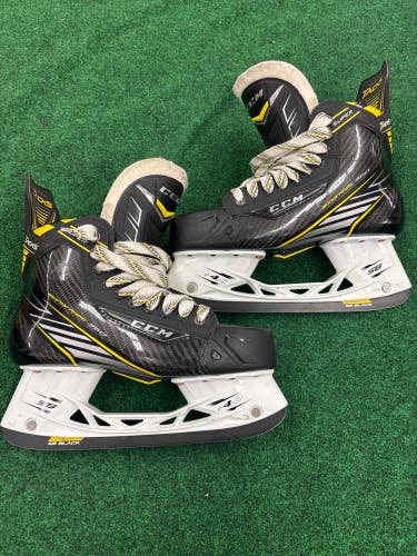 Senior CCM Super Tacks Hockey Skates (Extra Wide) Size 8.5 (Used)