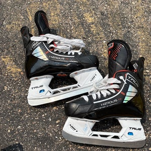 Junior True HZRDUS 7X Hockey Skates | Size 3