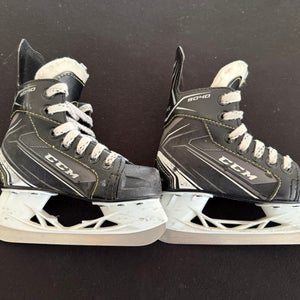 CCM Tacks 9040 Hockey Skates Regular Width Youth 10 (Used)