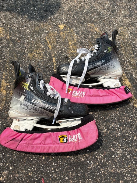 Intermediate Bauer Vapor Hyperlite 2 Hockey Skates Size 5.5 (Used)