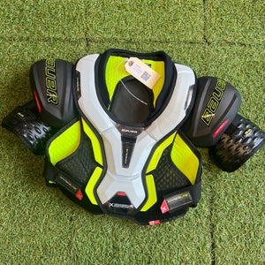 Small Junior Bauer Vapor Hyperlite Shoulder Pads (Used)