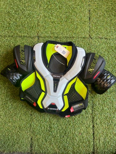 Small Junior Bauer Vapor Hyperlite Shoulder Pads (Used)