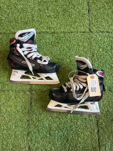 Junior Bauer Vapor X700 Hockey Goalie Skates Extra Wide Width Size 1.5 (Used)