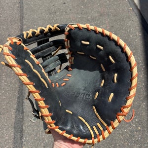 Wilson A2000 1620 12.5" 1st Base