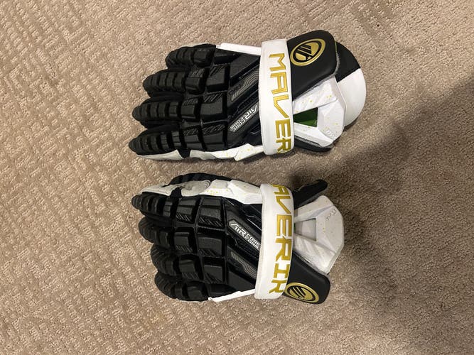 UNRELEASED Maverik Max Gloves from Senior Game