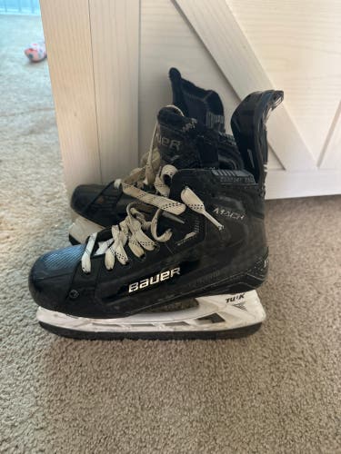 Used Bauer Mach skates 4.5 fit 2