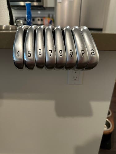 Men's Mizuno JPX 921 SEL Left Hand Iron Set Stiff Flex (8 Clubs) #4 - #9, PW, GW Steel Shaft (Used)