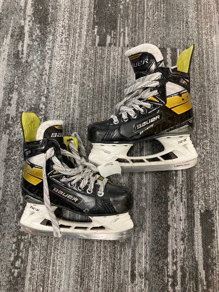 Junior Bauer Supreme 3S Hockey Skates Regular Width Size 2.5 (Used)